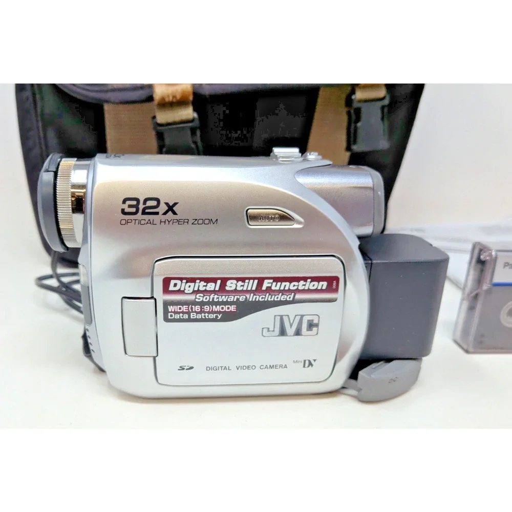 FOR PARTS JVC GR-D350U Digital Video Camera MINI-DV Camcorder w/Cord Charger